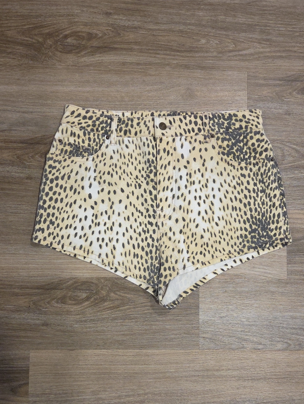 BDG Yellow and Black Animal Print High-Rise Jean Cheeky Shorts Size 32 Nwt